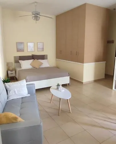 Nicol\'S Apartment